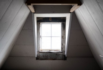 wall-house-window-loft