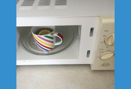 Clean your microwave using lemon and vinegar