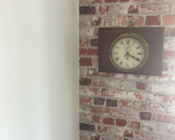 Bricks-Wall-Clock